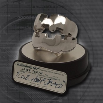 James Bond Replica 1/1 Jaws Teeth Signature Edition